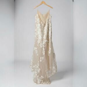Floral Applique' on Tulle Wedding Dress Size 16 V-Neck Sheath New!
